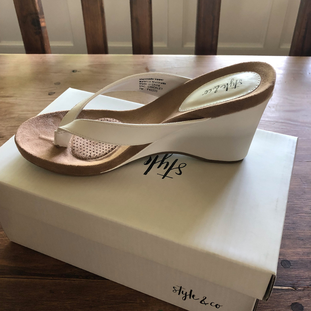 White leath wedge sandal